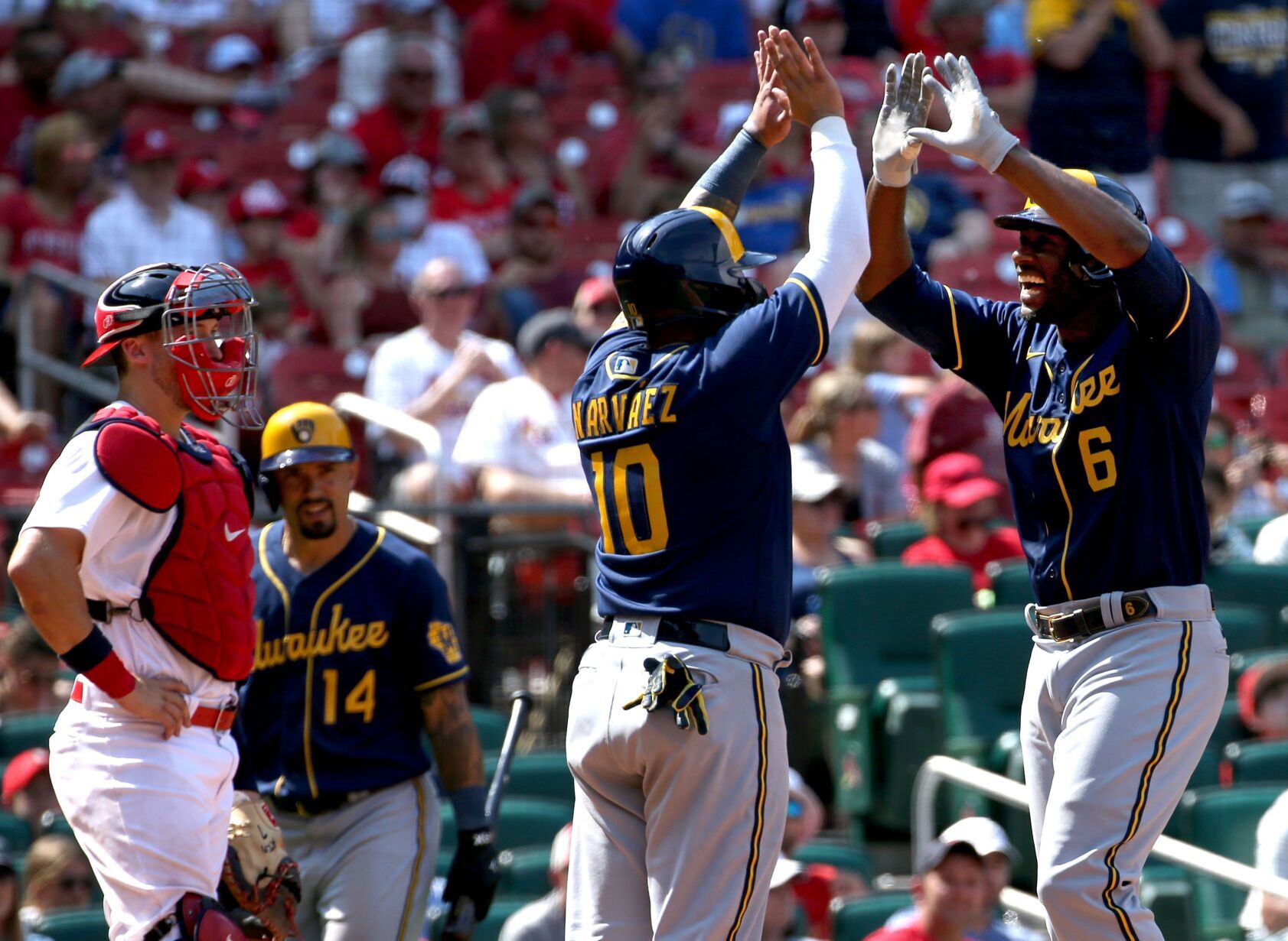 Brewers pound Cardinals 8-0 as Mikolas again gets no run support